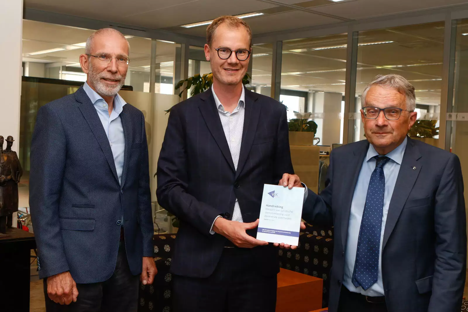 Foto uitreiking Handreiking aan Andries Kok VNG 6 juni 2023 (002)